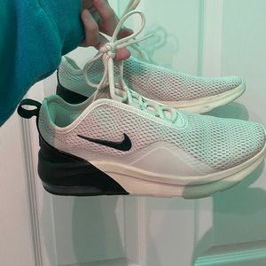 nike air max motion 2